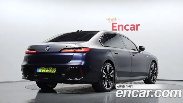 BMW 7-Series — Фото автомобиля 2