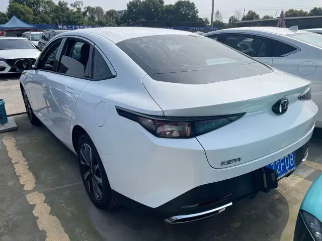 Changan Eado — Фото автомобиля 17