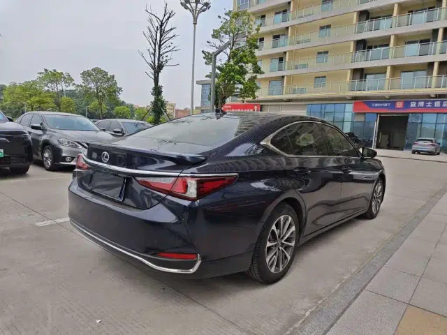 Lexus ES — Фото автомобиля 5