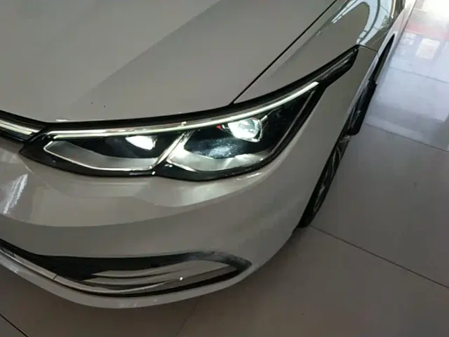 Volkswagen Golf — Фото автомобиля 23