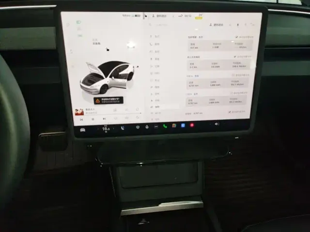 Tesla Model 3 — Фото автомобиля 12