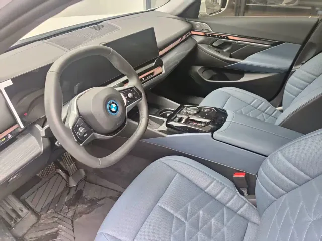 BMW i5 — Фото автомобиля 8