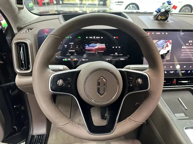 AITO Wenjie AITO M9 2026 Extended Range Ultra Edition 52kWh 6-seater — Фото автомобиля 15