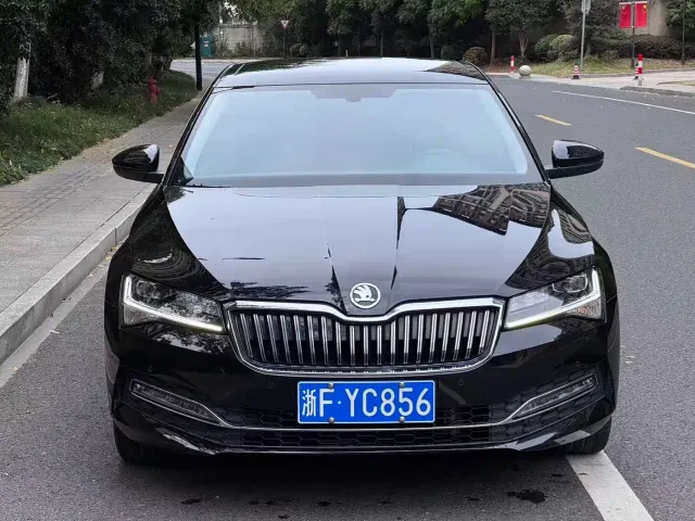 Skoda Superb — Фото автомобиля 2