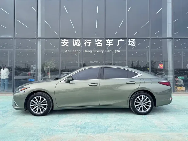 Lexus ES — Фото автомобиля 4