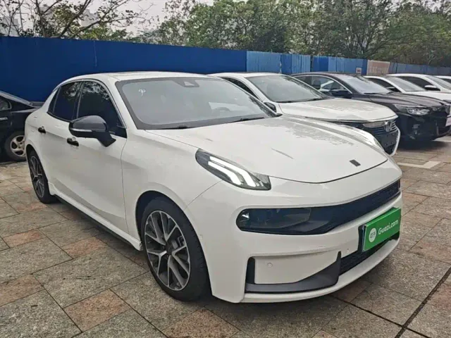 Lynk & Co 03 — Фото автомобиля 3