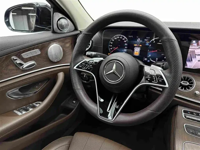 Mercedes-Benz E-Class — Фото автомобиля 10