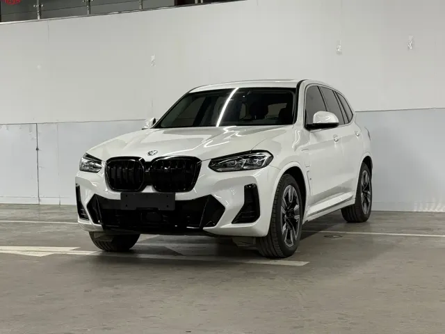 Фотография автомобиля — BMW iX3