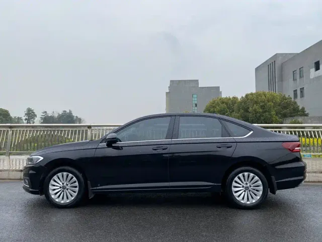 Volkswagen Lavida — Фото автомобиля 2