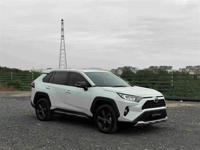 Toyota RAV4 — Фото автомобиля 3