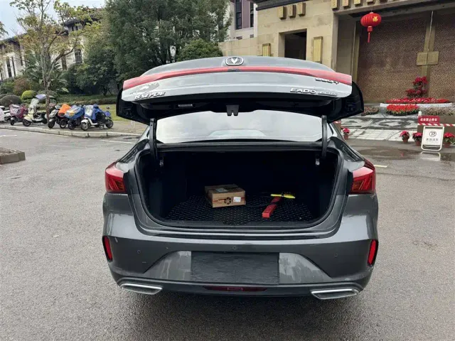 Changan Eado — Фото автомобиля 22