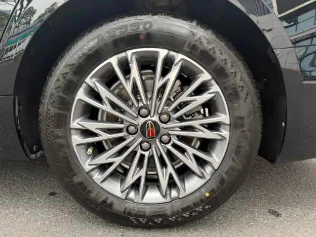 Hongqi H5 — Фото автомобиля 14