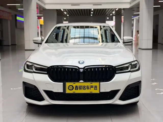 BMW 5 Series — Фото автомобиля 2