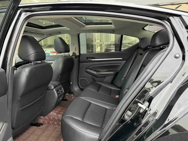 Nissan Teana — Фото автомобиля 6