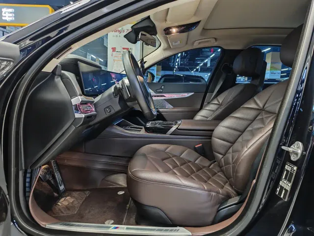 BMW 7 Series — Фото автомобиля 4