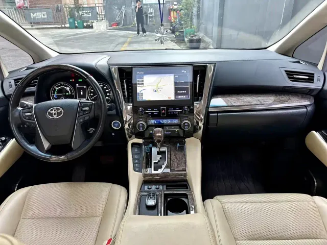 Toyota Alphard — Фото автомобиля 3
