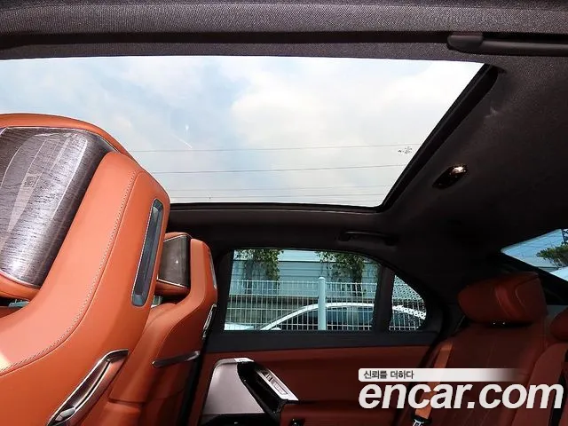 BMW 7 Series G70 — Фото автомобиля 16