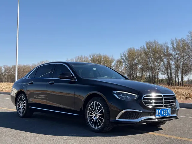 Mercedes-Benz E-Class — Фото автомобиля 3