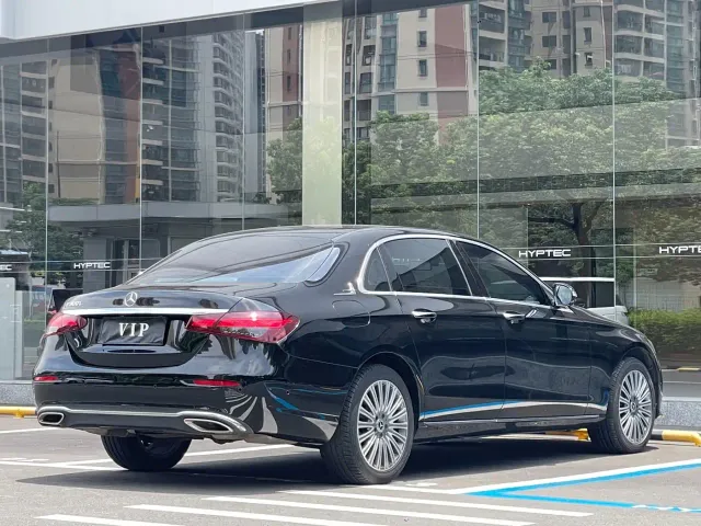 Mercedes-Benz E-Class — Фото автомобиля 10