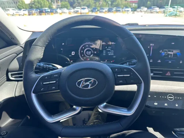Hyundai Elantra — Фото автомобиля 9