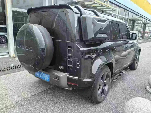Land Rover Defender — Фото автомобиля 4