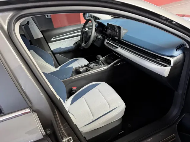 Geely Emgrand — Фото автомобиля 12