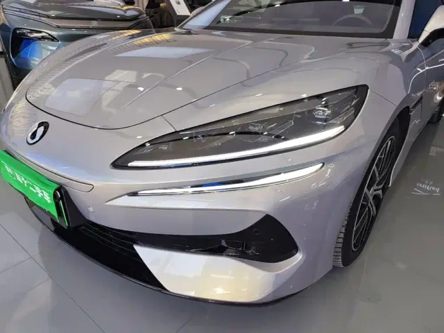 Denza Z9GT — Фото автомобиля 23