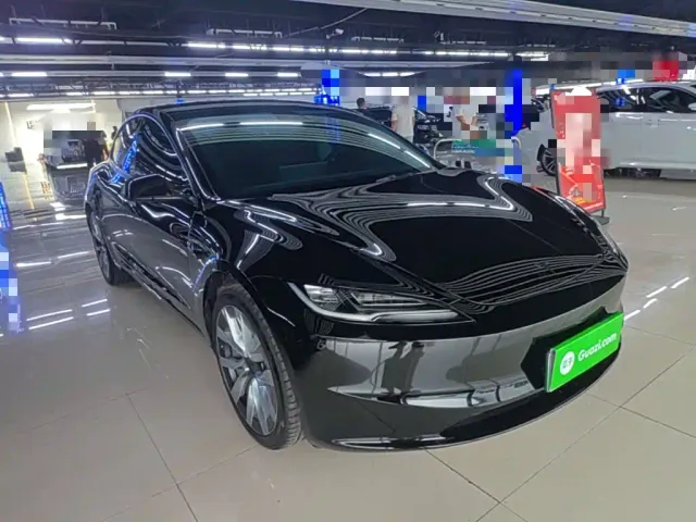 Tesla Model 3 — Фото автомобиля 3