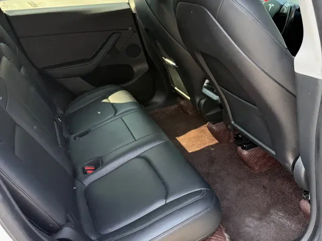 Tesla Model Y — Фото автомобиля 13