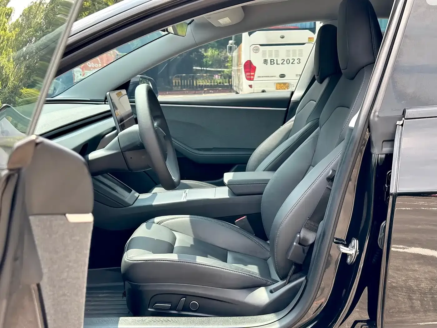Tesla Model 3 2023 Rear-Wheel Drive — Фото автомобиля 8