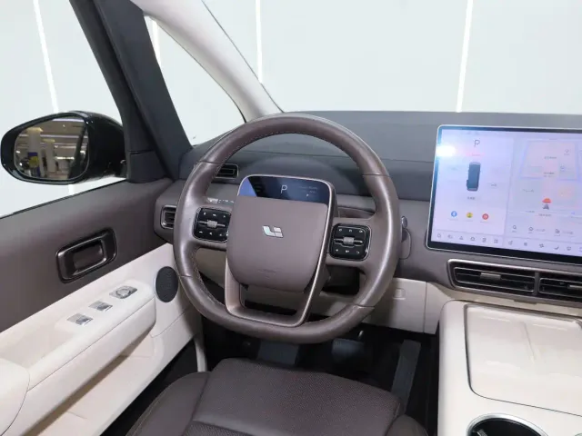 Li Auto MEGA — Фото автомобиля 8