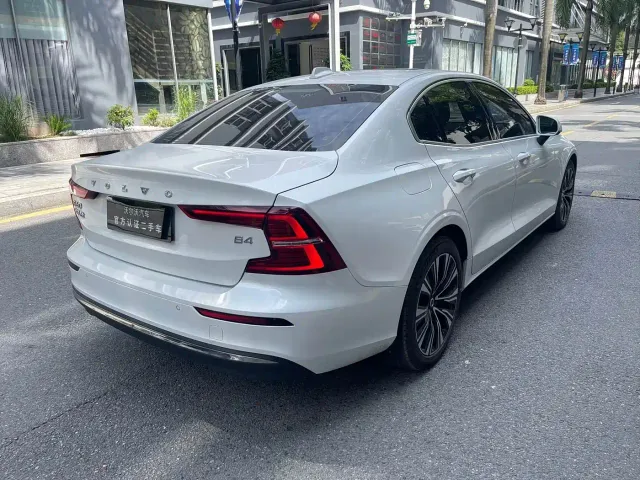 Volvo S60 — Фото автомобиля 10