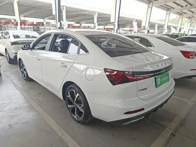 Roewe i5 — Фото автомобиля 4