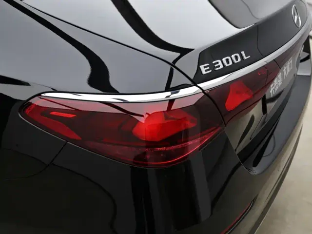 Mercedes-Benz E-Class — Фото автомобиля 29