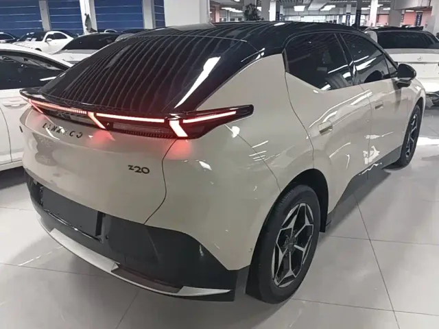 Lynk & Co Z20 — Фото автомобиля 6
