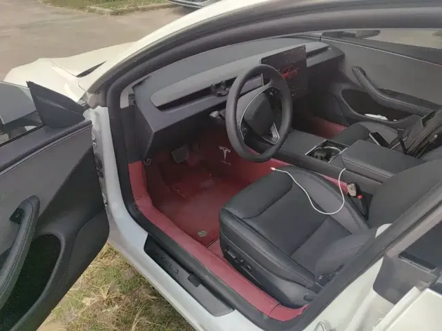 Tesla Model 3 — Фото автомобиля 17