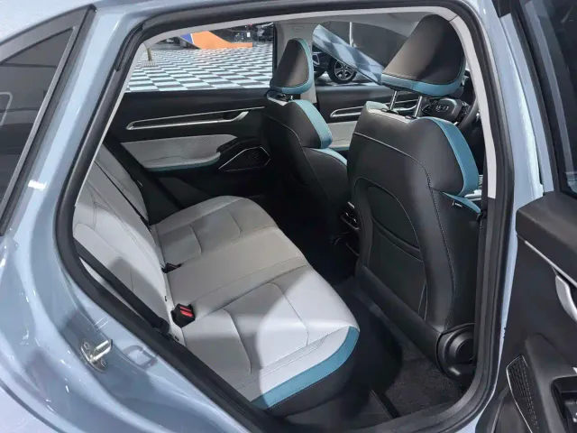 Geely Emgrand — Фото автомобиля 19