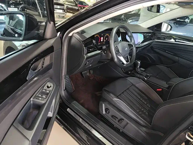 Volkswagen Passat — Фото автомобиля 15