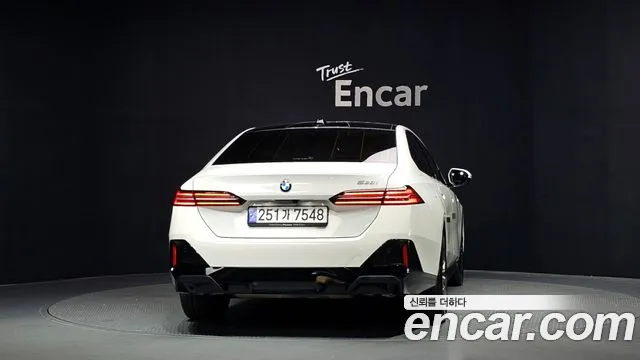 BMW 5-Series — Фото автомобиля 4