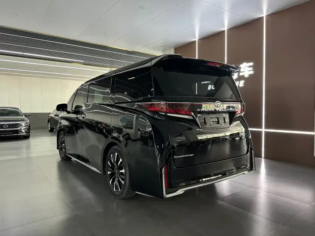 Toyota Vellfire — Фото автомобиля 7
