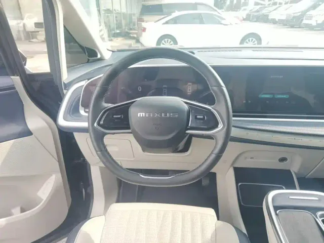 Maxus G90 — Фото автомобиля 10