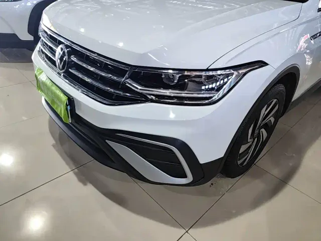 Volkswagen Tiguan L — Фото автомобиля 17