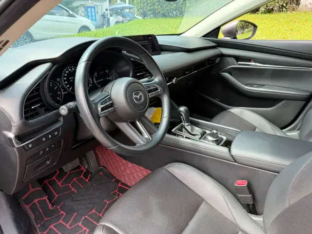Mazda Axela — Фото автомобиля 7