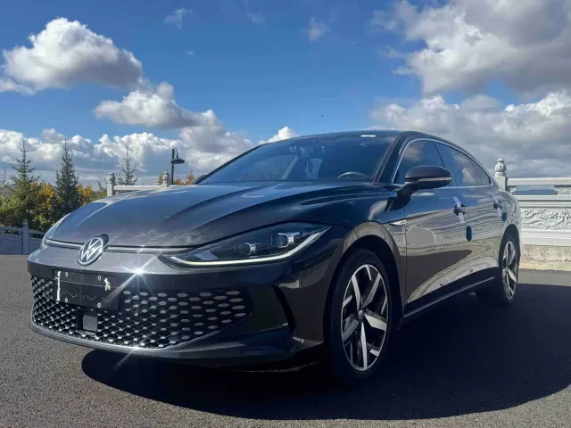 Фотография автомобиля — Volkswagen Lamando