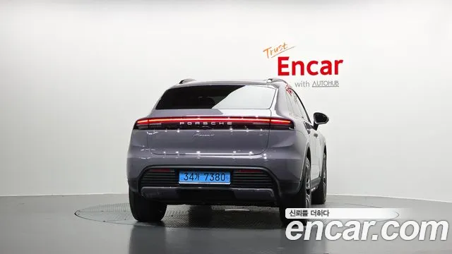 Porsche Macan Electric — Фото автомобиля 4