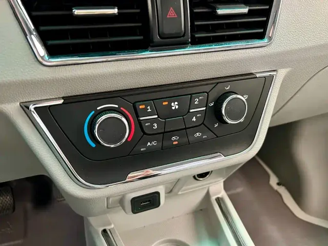 Jinbei New Hiace X30L — Фото автомобиля 10