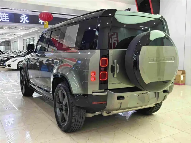 Land Rover Defender — Фото автомобиля 16