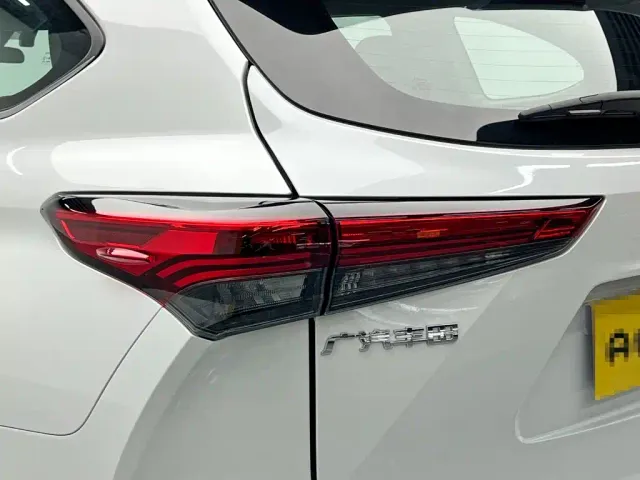Toyota Highlander — Фото автомобиля 10