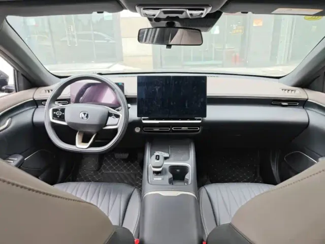 Changan Eado — Фото автомобиля 9