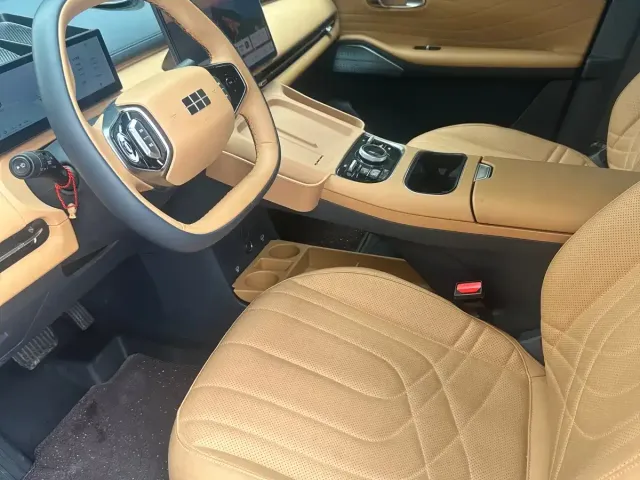 Geely Galaxy Starship 7 EM-i — Фото автомобиля 8